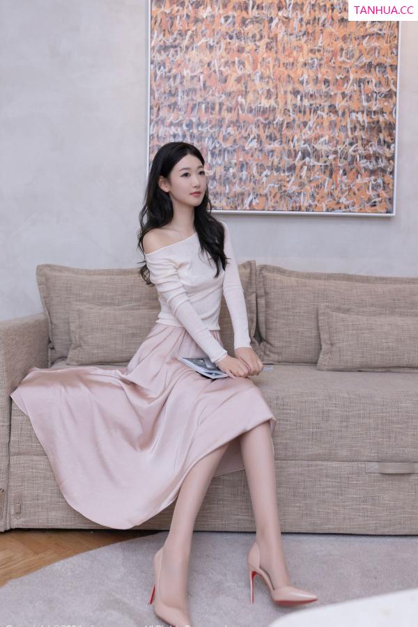 唐安琪  [XiuRen]高清写真图 2024.07.15 No.8862 唐安琪 蕾丝内衣第2张图片